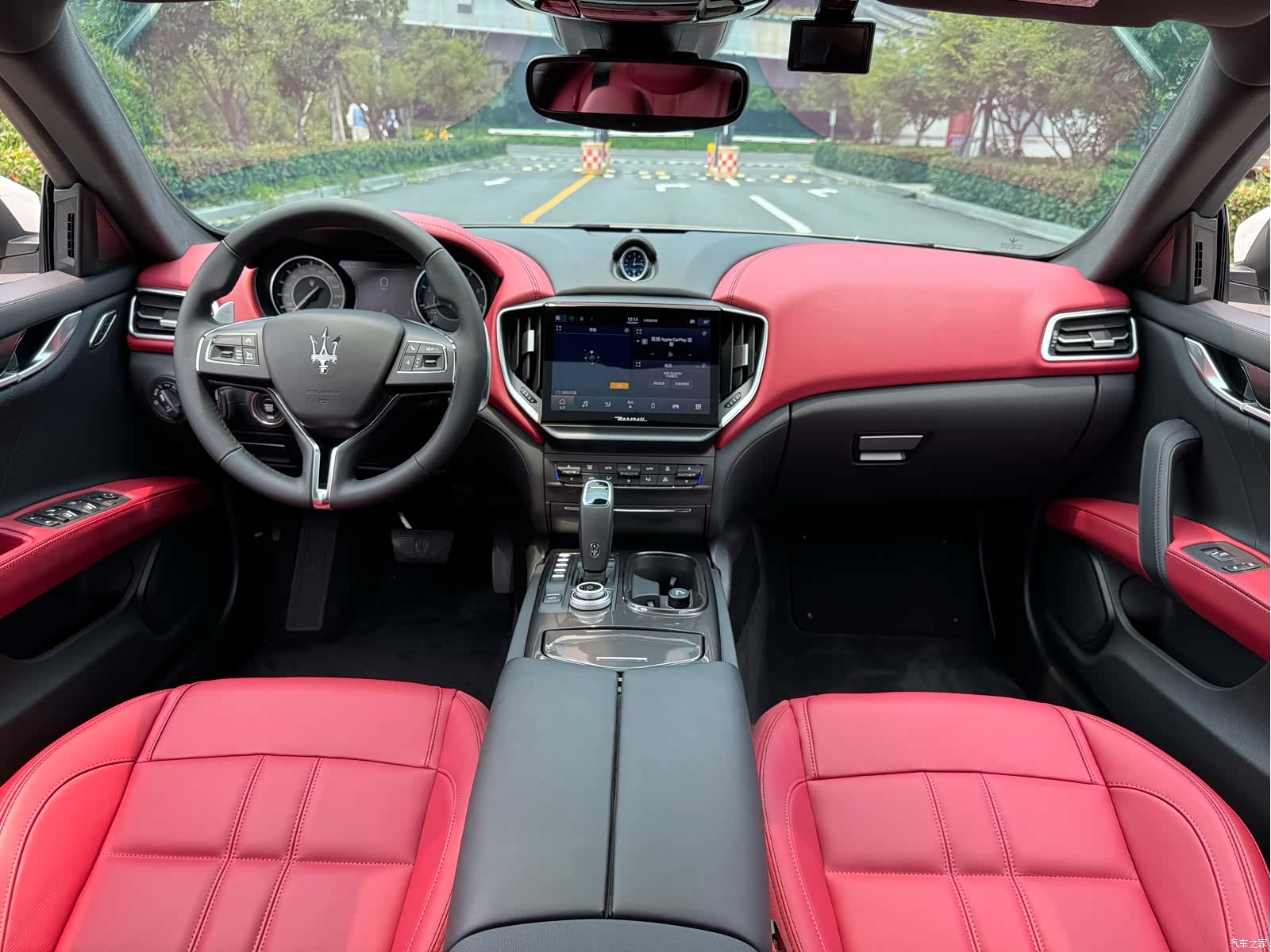 Maserati Ghibli, 2023 все фото