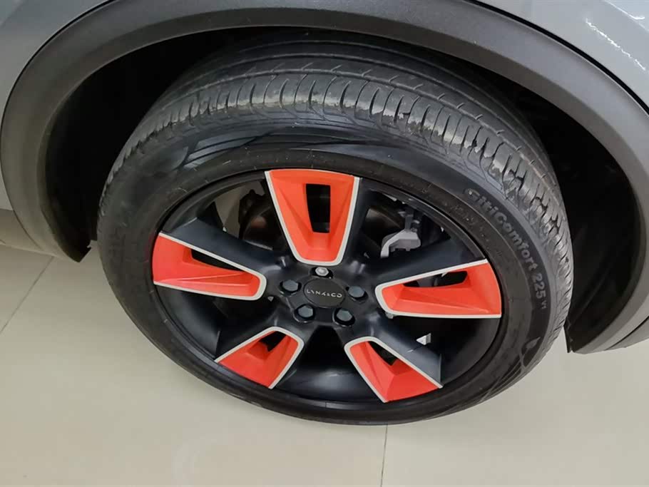 Lynk & Co 01
