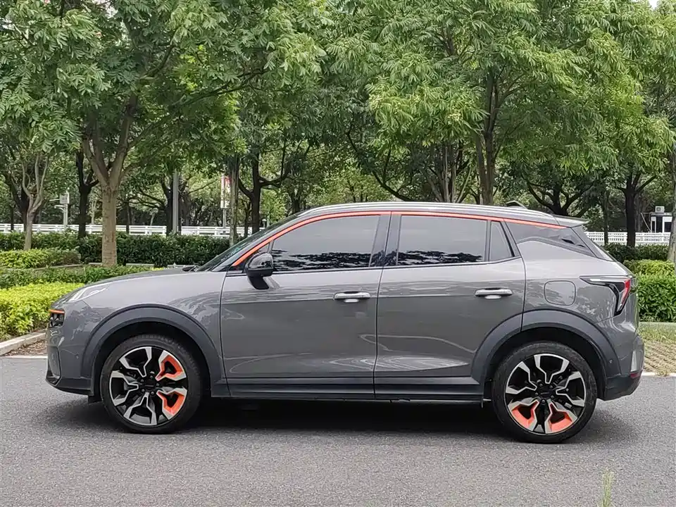 Lynk & Co 06 Lynk & Co 06