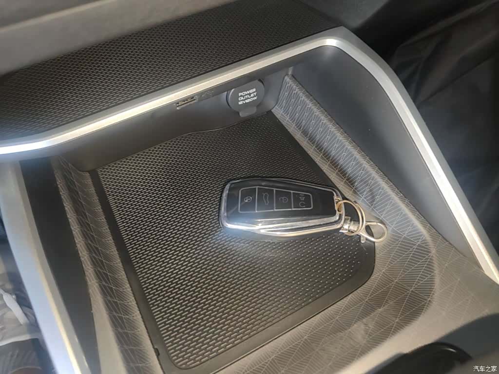Geely Emgrand, 2025 9