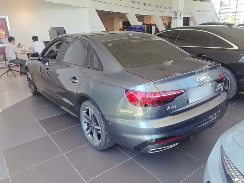 Audi A4L, 2022 все фото