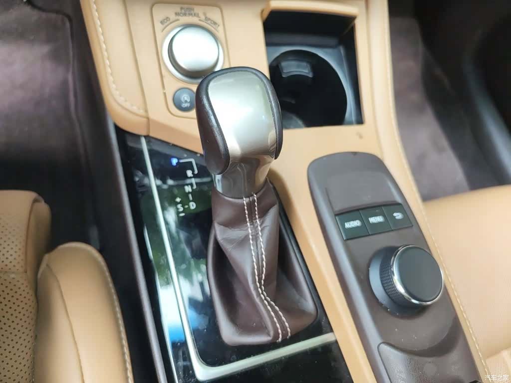 Lexus ES, 2017 7