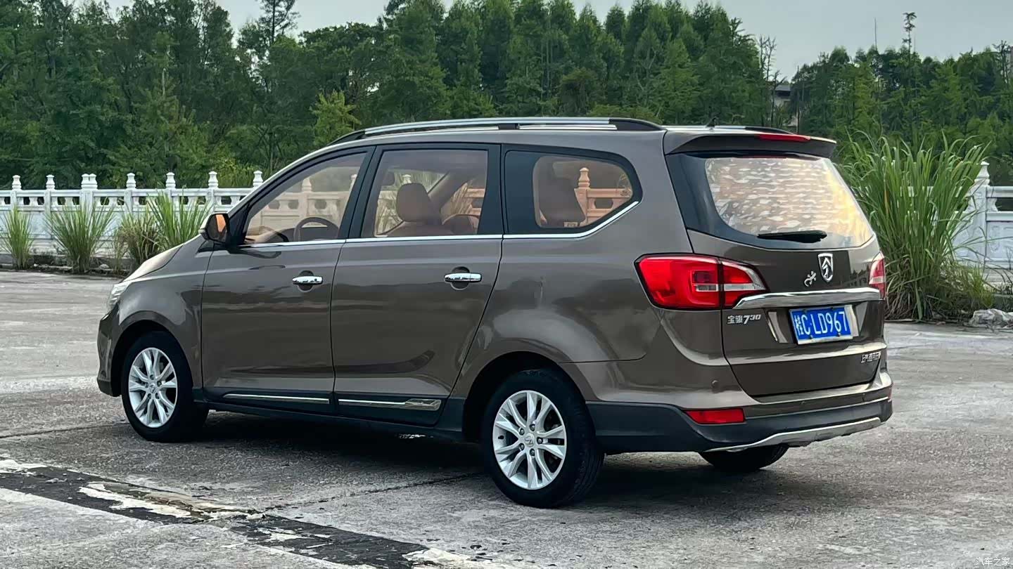 Wuling 730, 2017 6