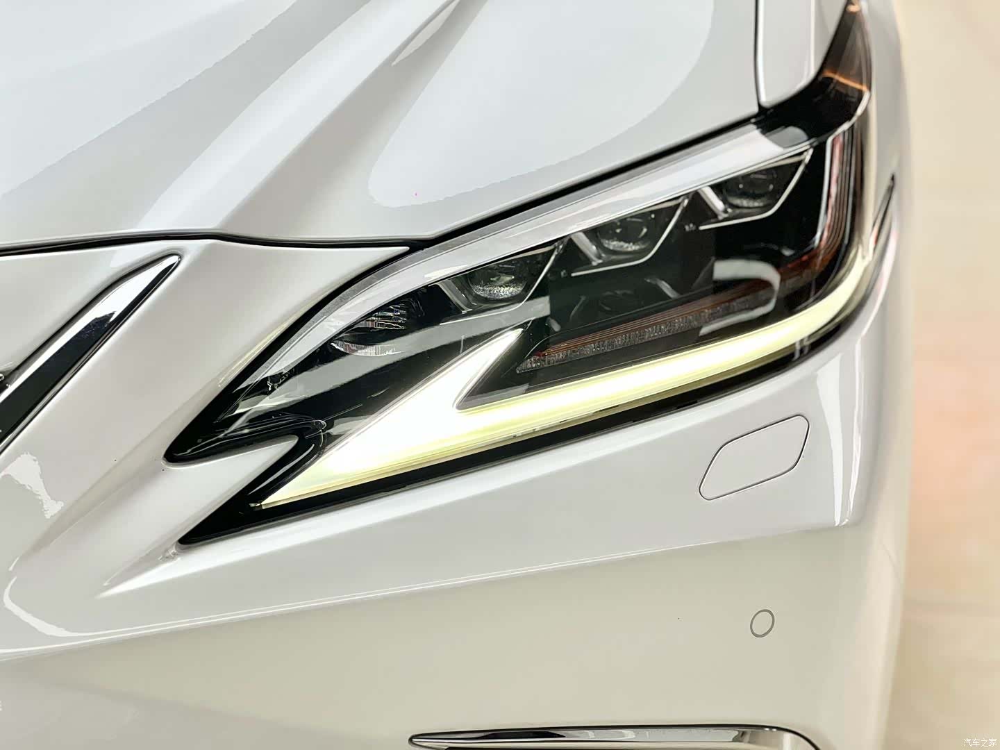 Lexus ES, 2021 16
