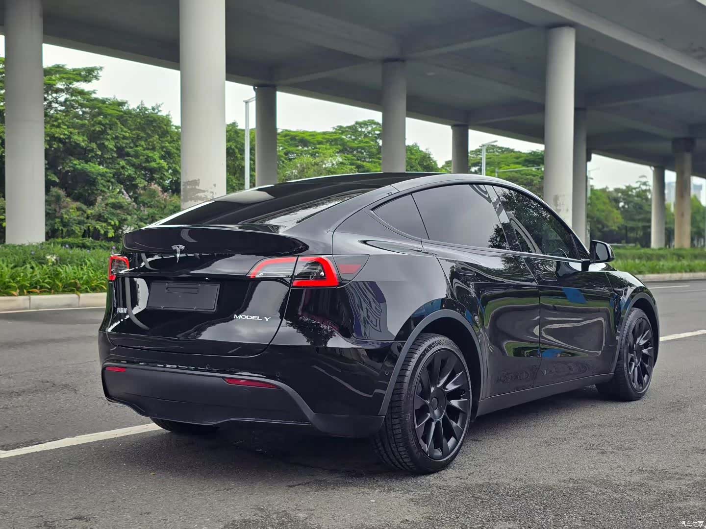 Tesla Model Y, 2021 3