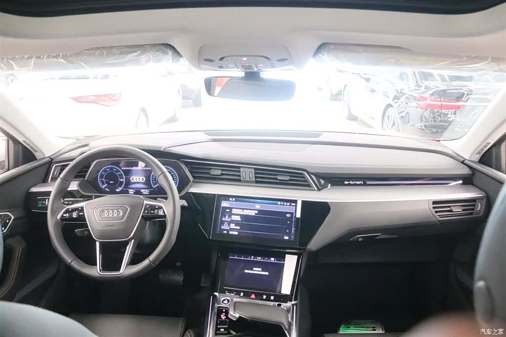 Audi e-tron, 2025 все фото