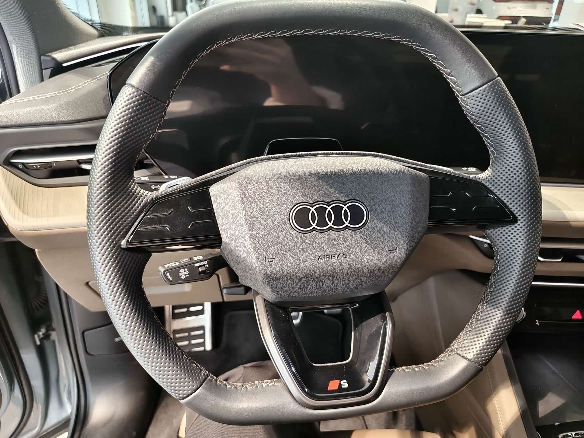Audi Q5L, 2025 11