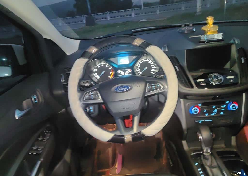 Ford Kuga, 2019 13
