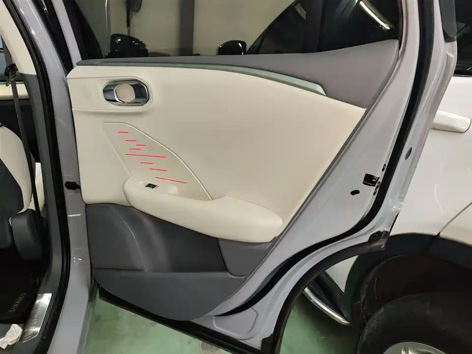 Lynk & Co 06 EM-P