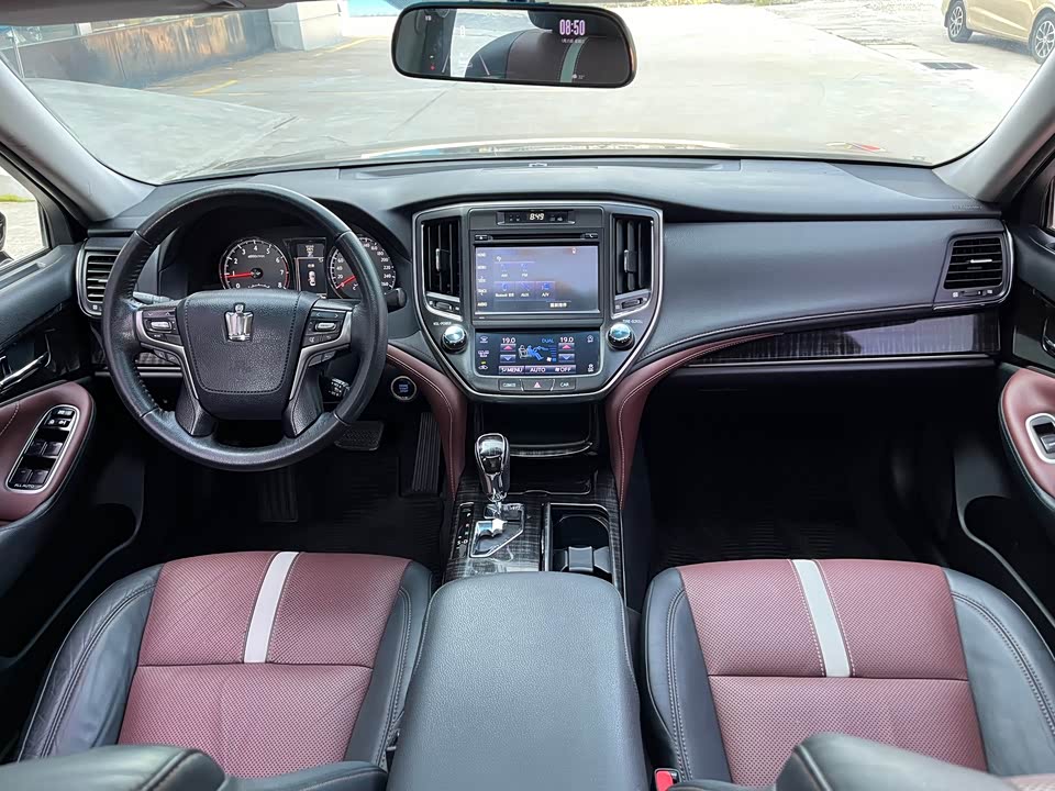 Toyota crown