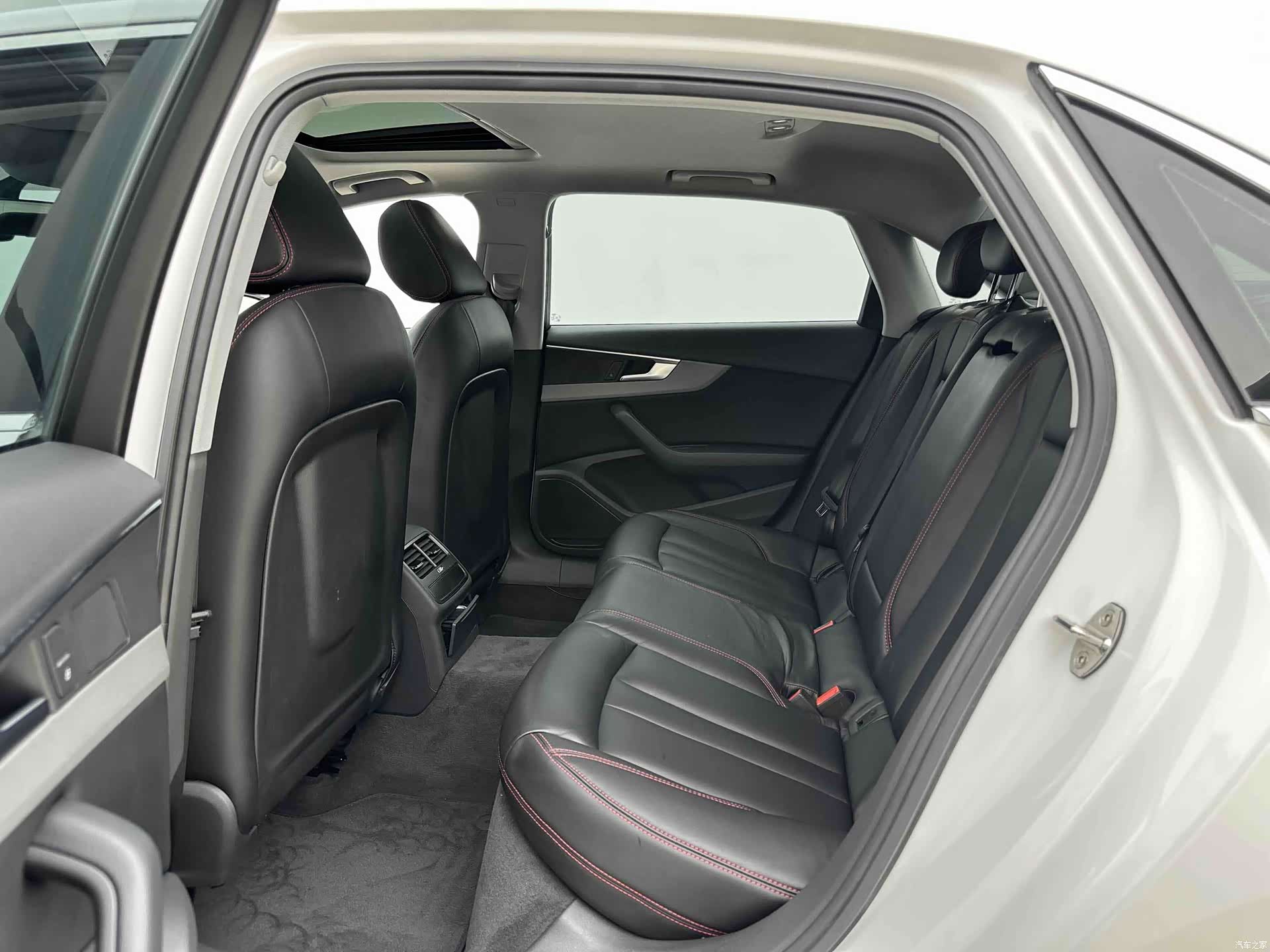 Audi A4L, 2018 все фото