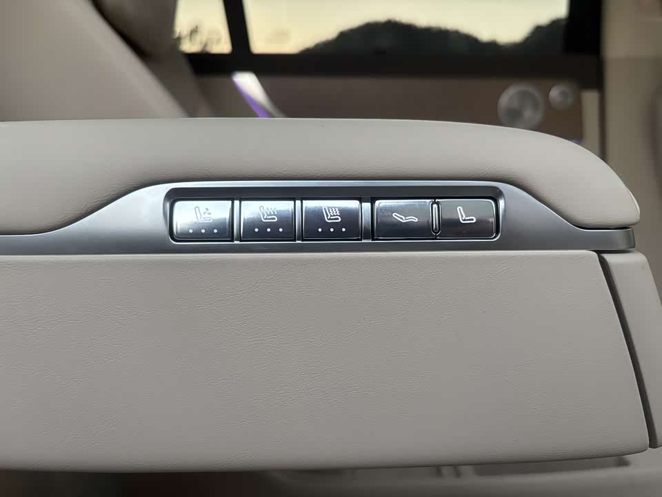 AITO Ask the world M9