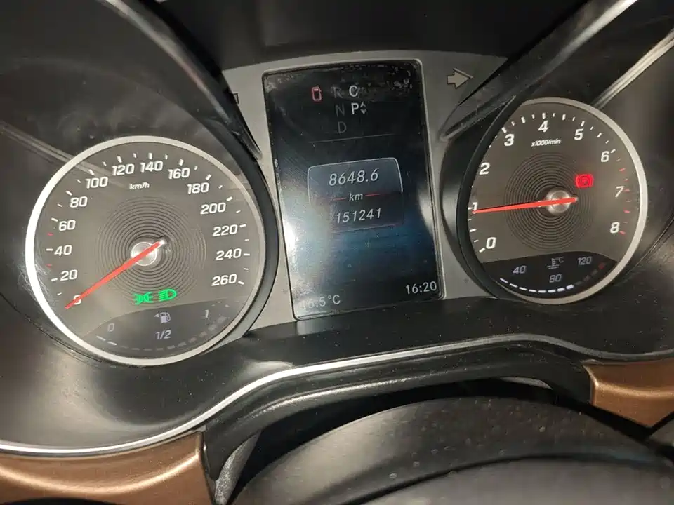 Mercedes-Benz V-class