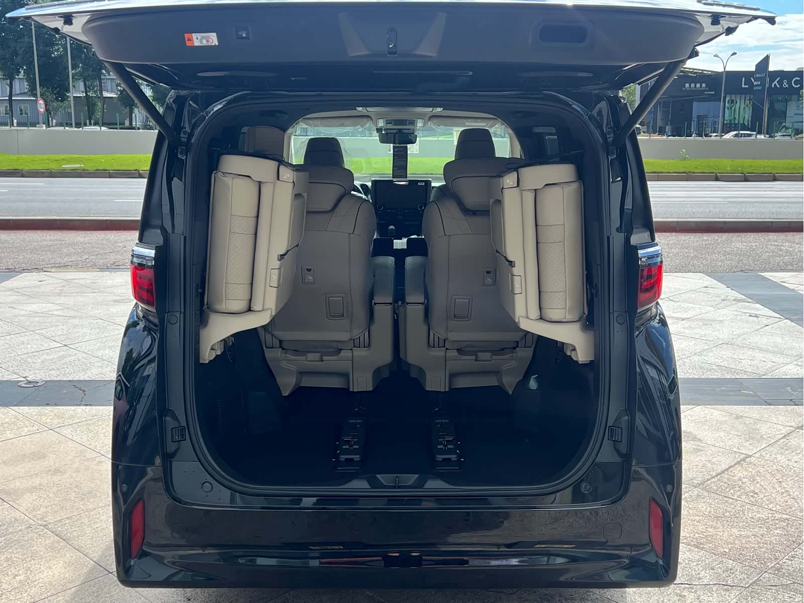 Toyota Alphard, 2024 25