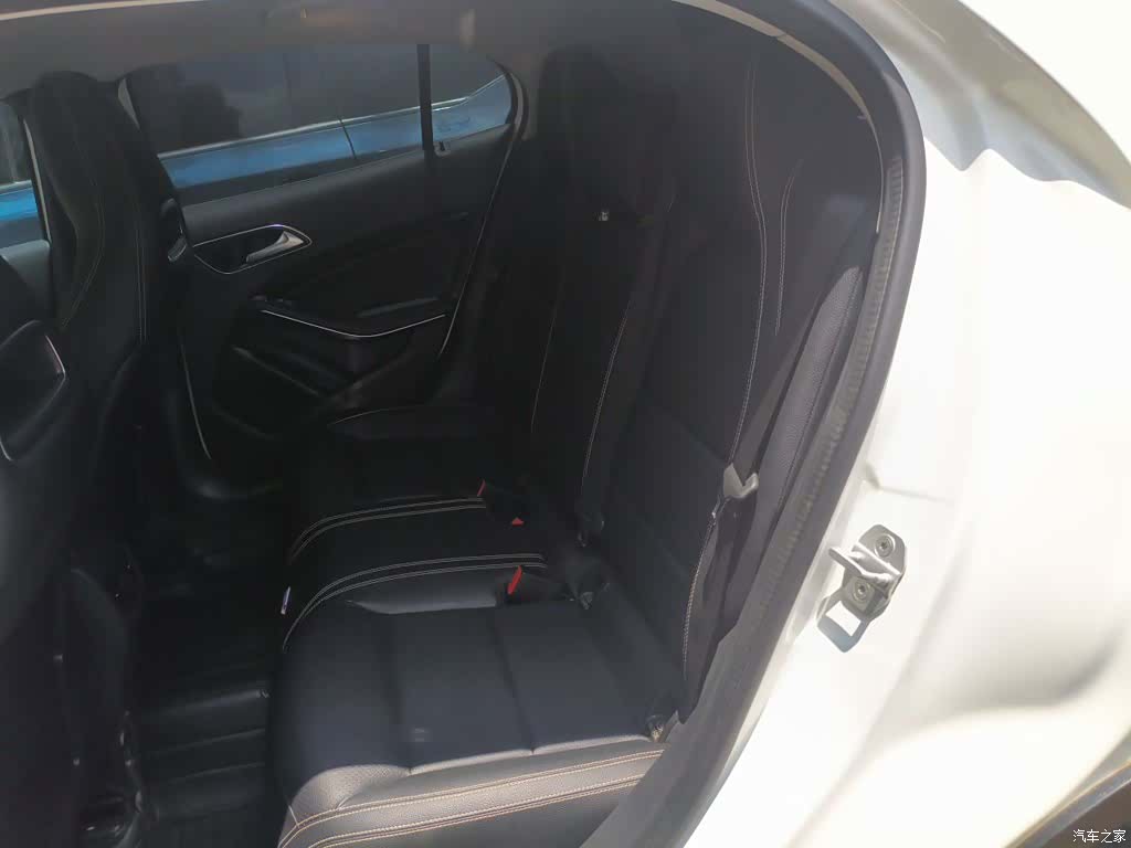 Mercedes-Benz GLA, 2015 15