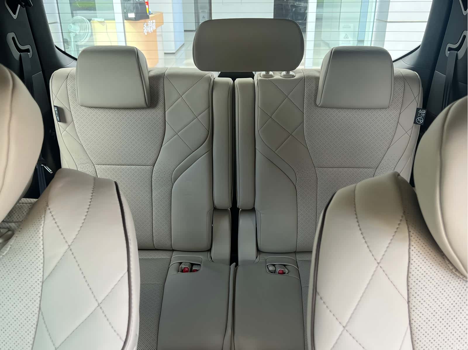 Toyota Alphard, 2024 20