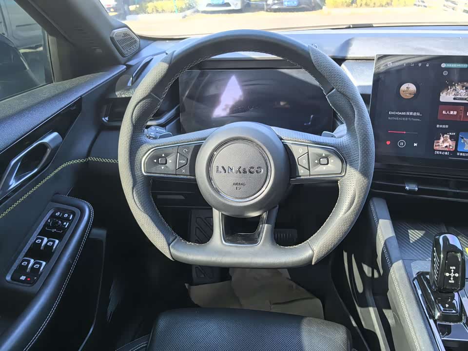 Lynk & Co 03