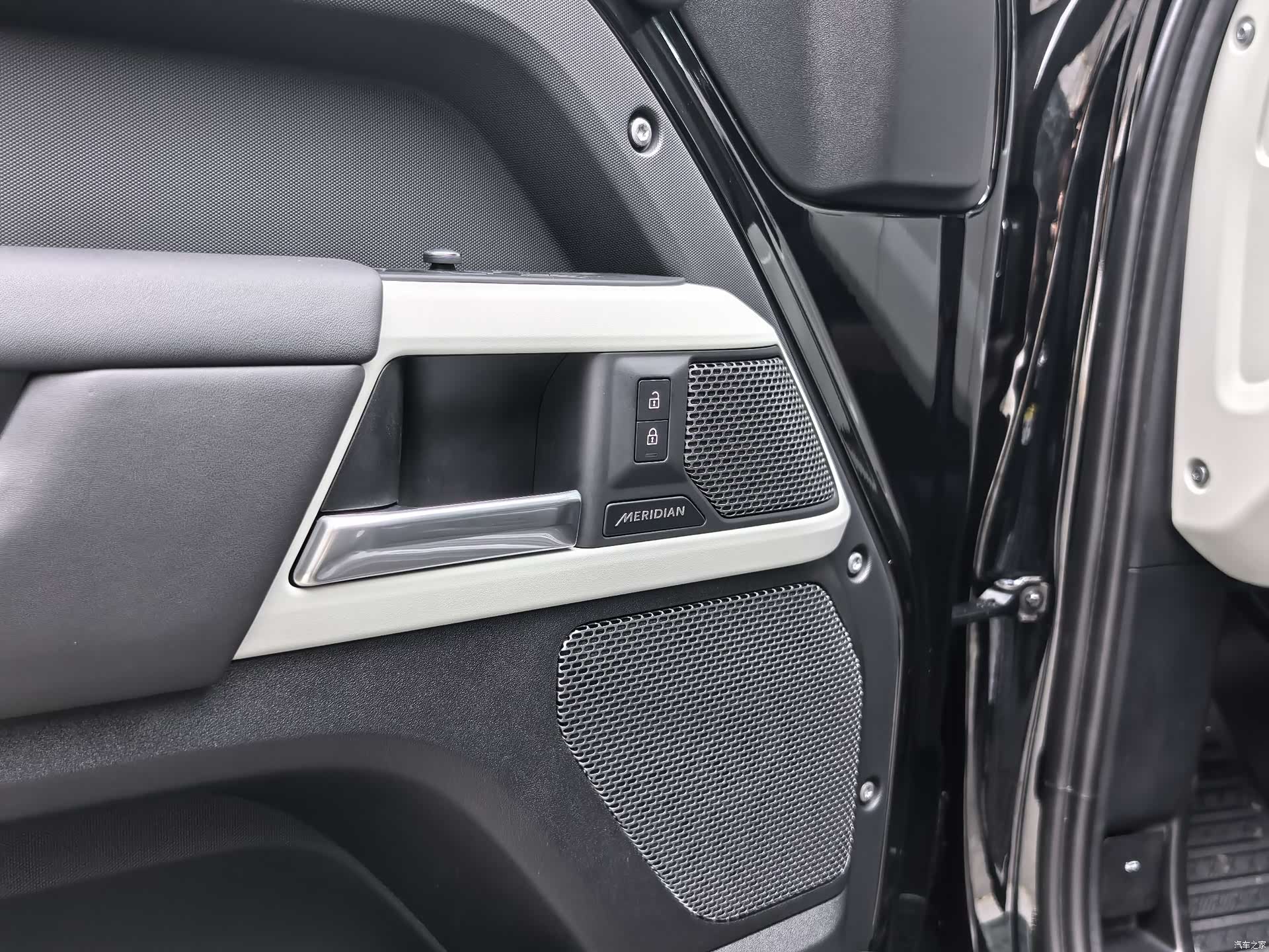 Land Rover Defender, 2022 все фото
