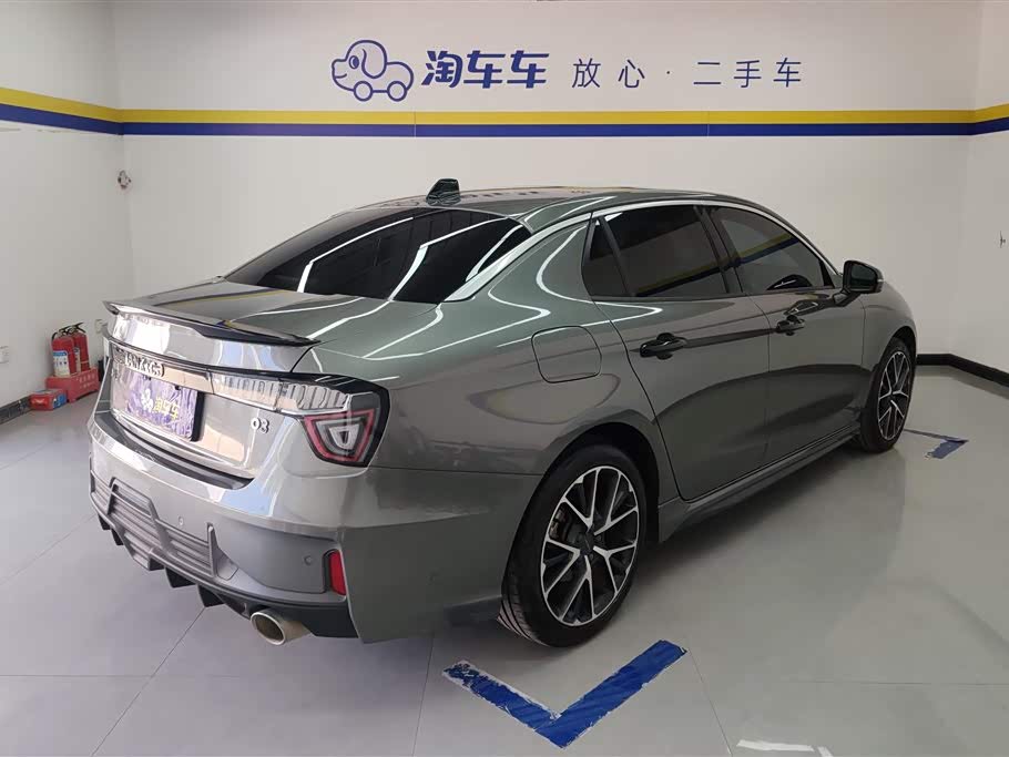 Lynk & Co 03