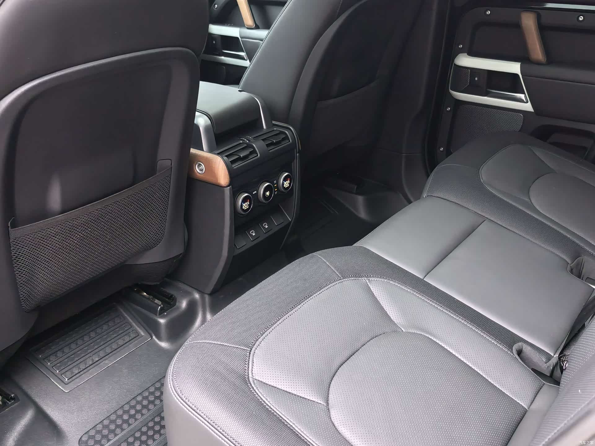 Land Rover Defender, 2022 13