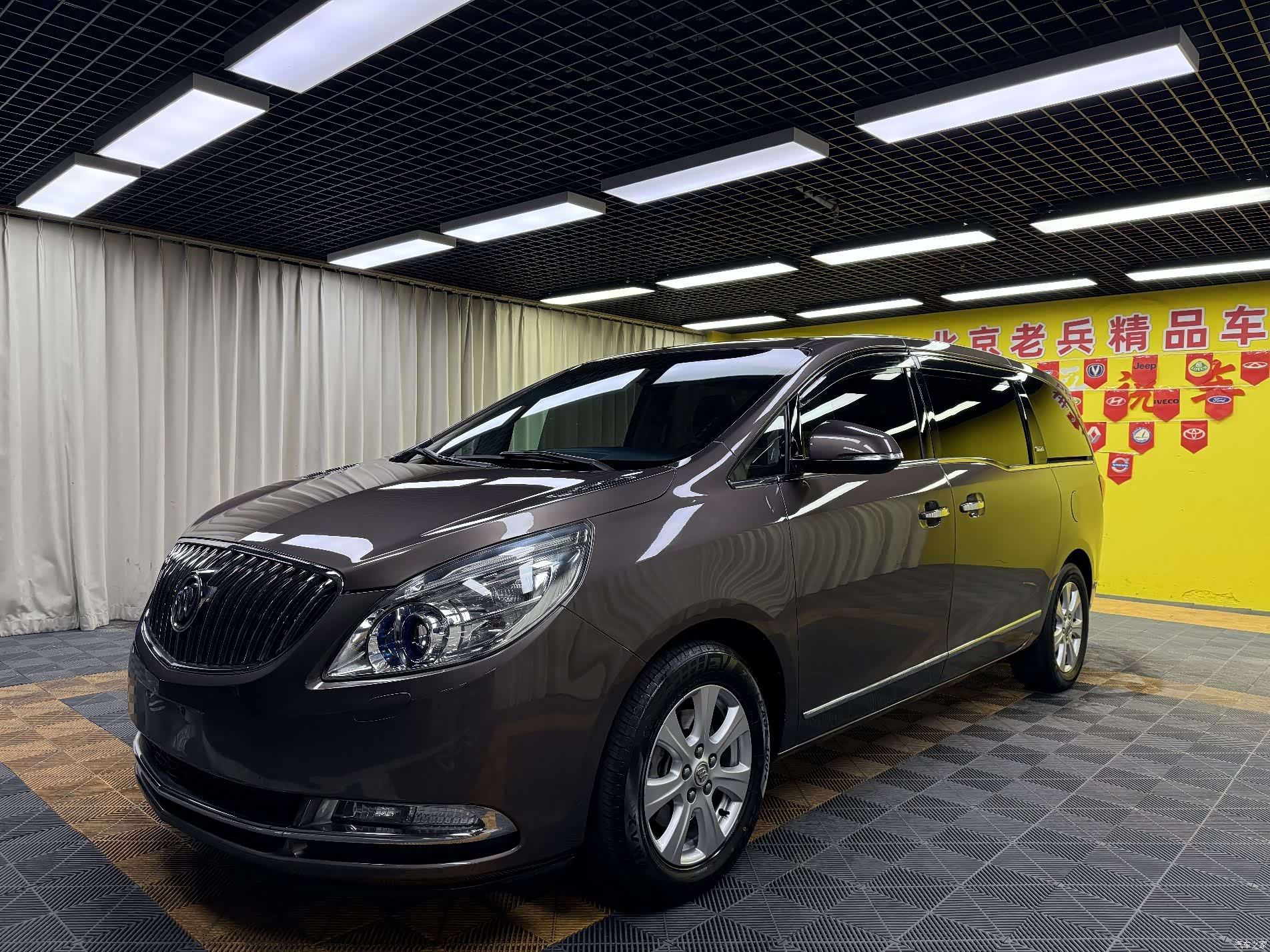 Buick GL8, 2015 1