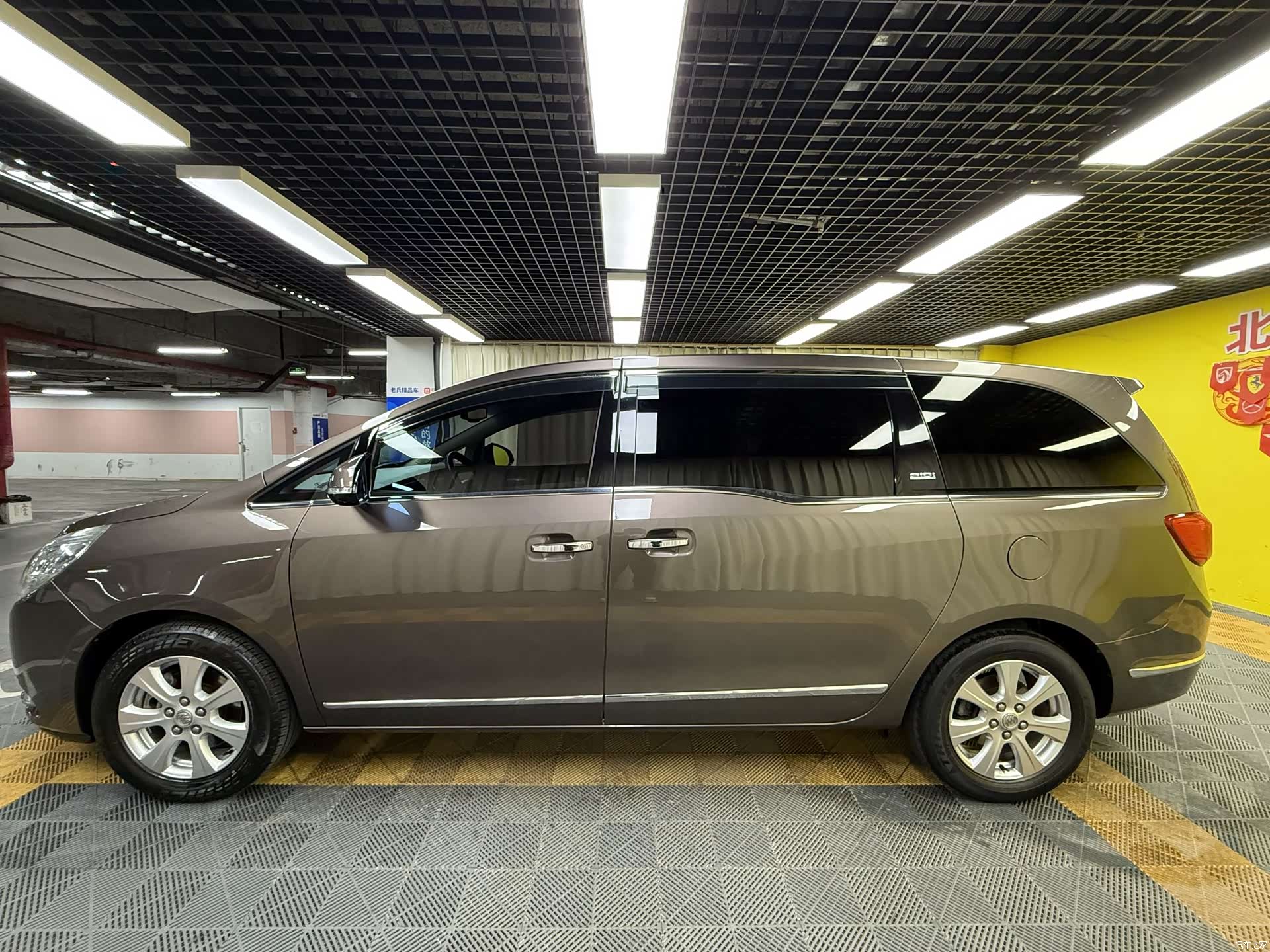Buick GL8, 2015 4