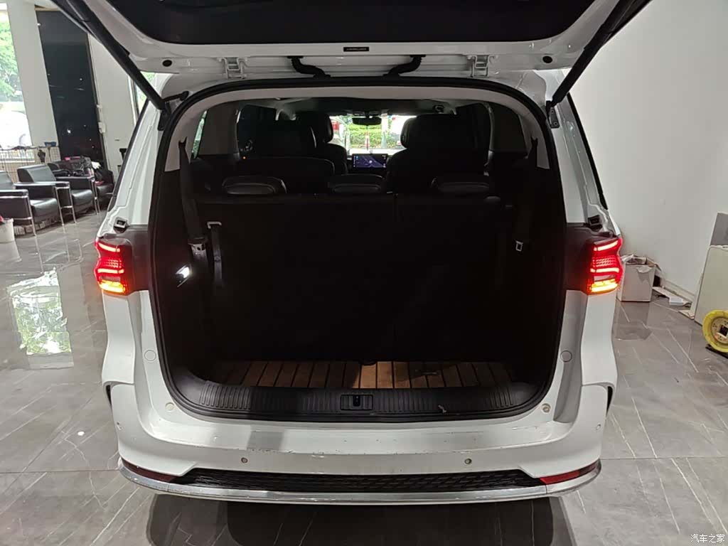 Roewe iMAX8, 2021 15