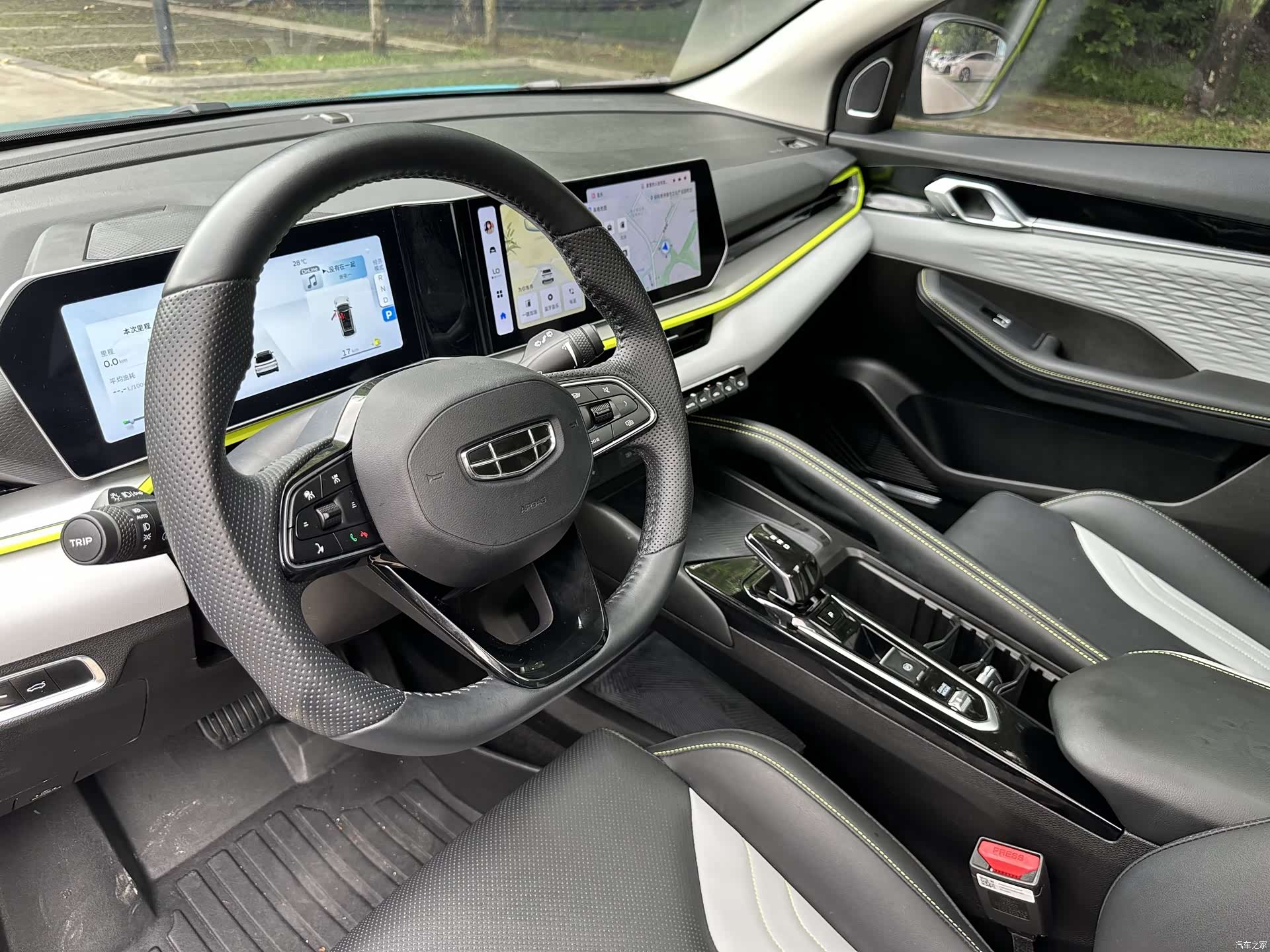 Geely Coolray, 2022 15