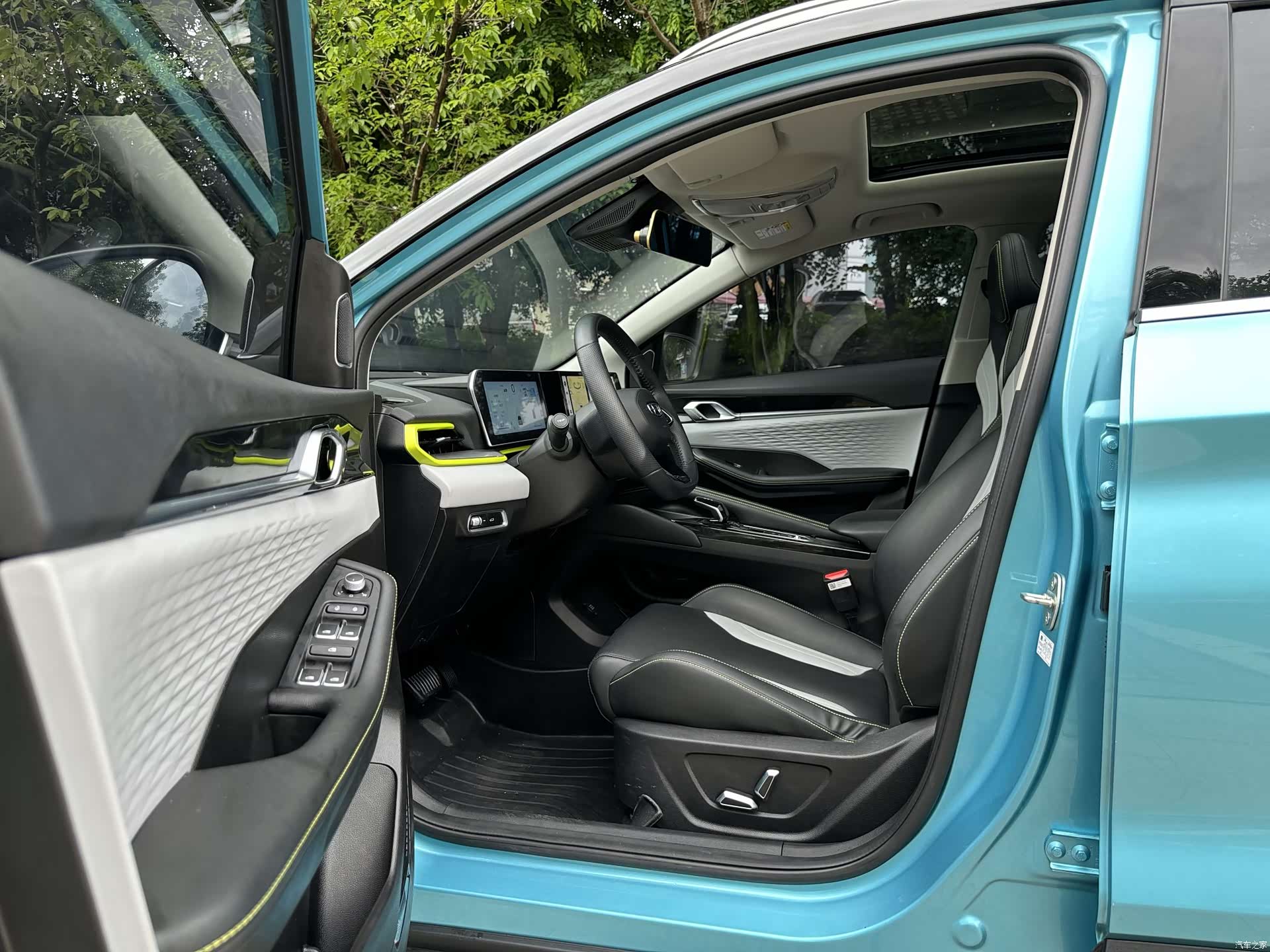 Geely Coolray, 2022 10