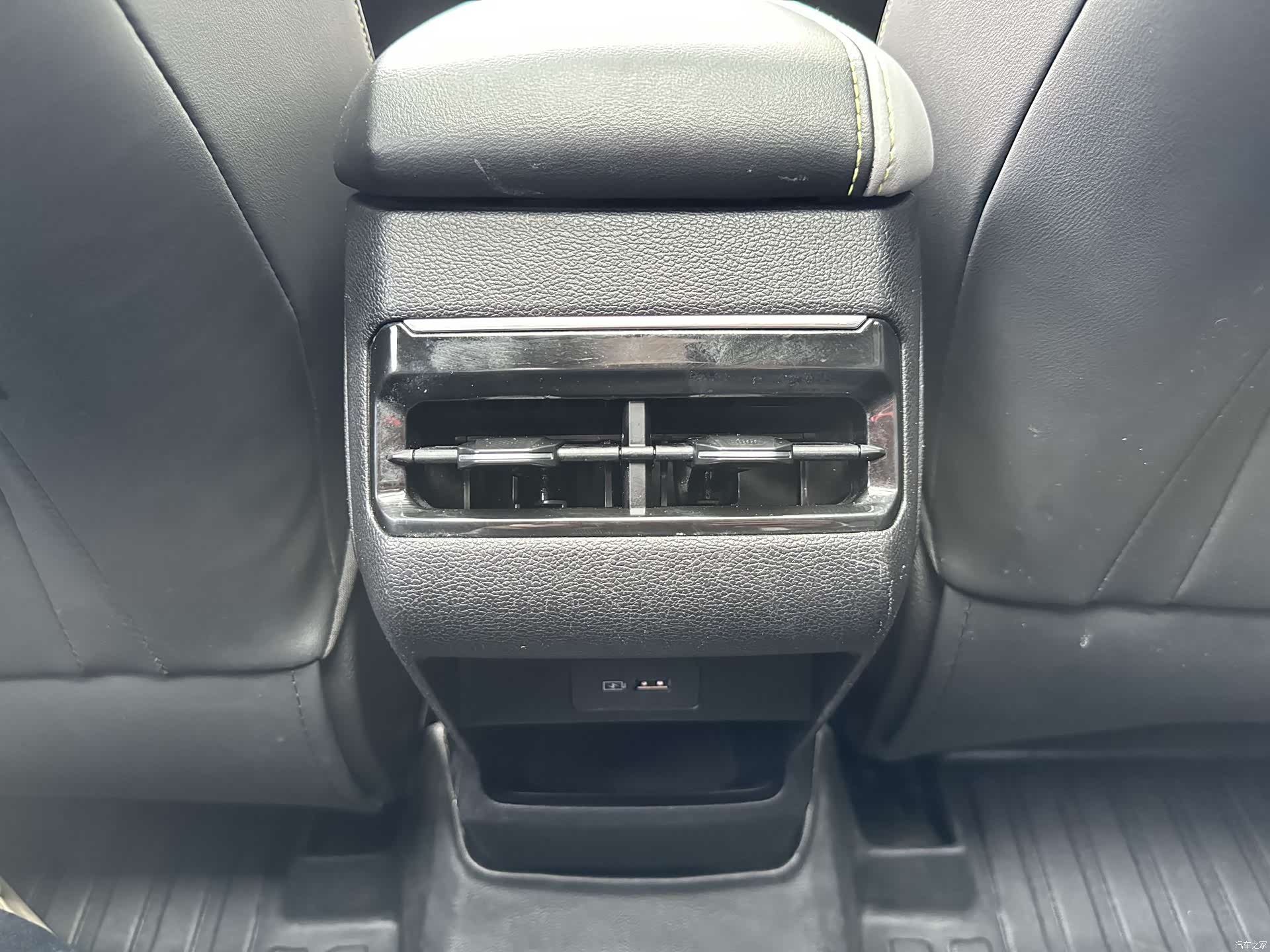 Geely Coolray, 2022 20