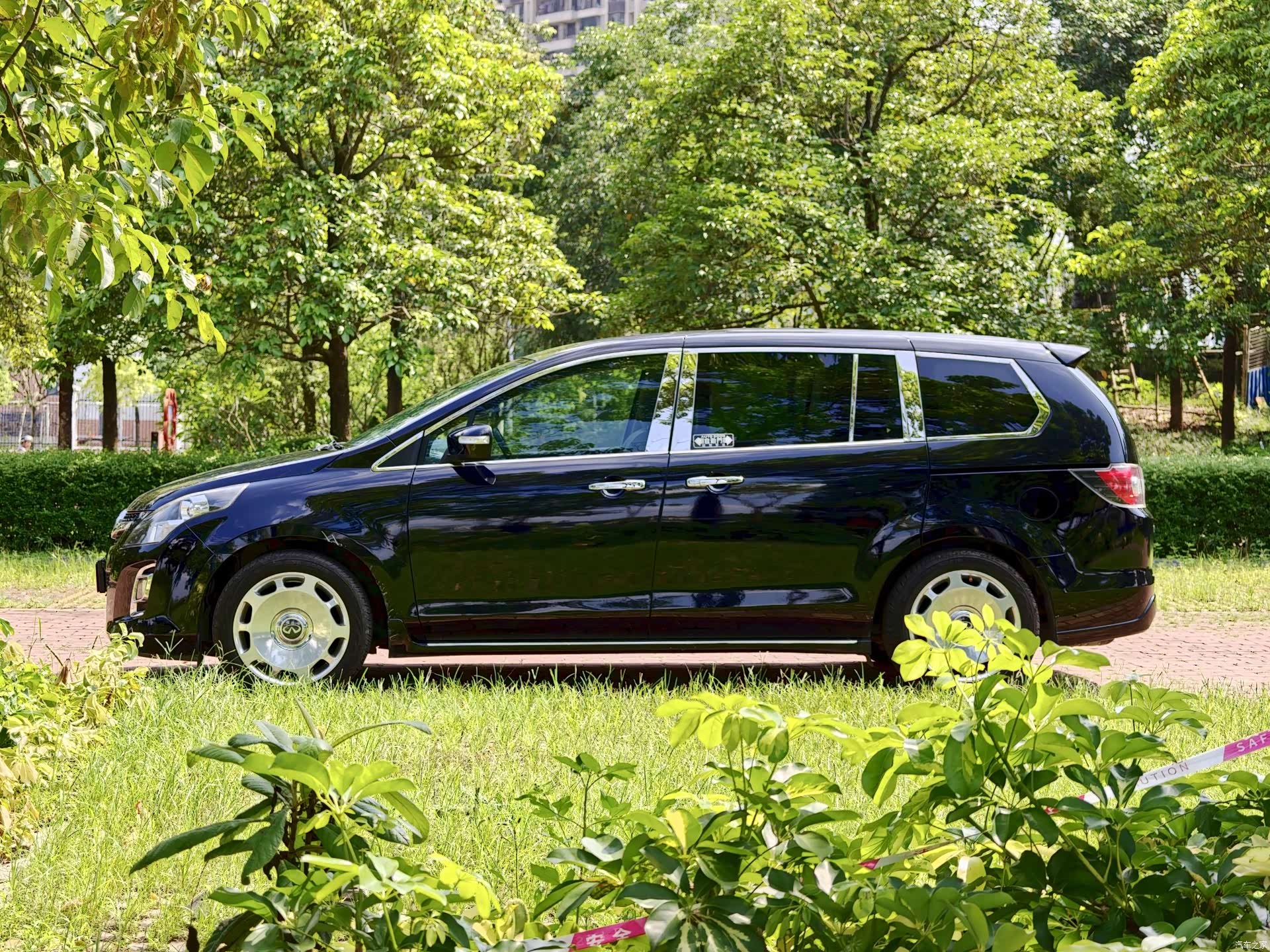 Mazda 8, 2013 13