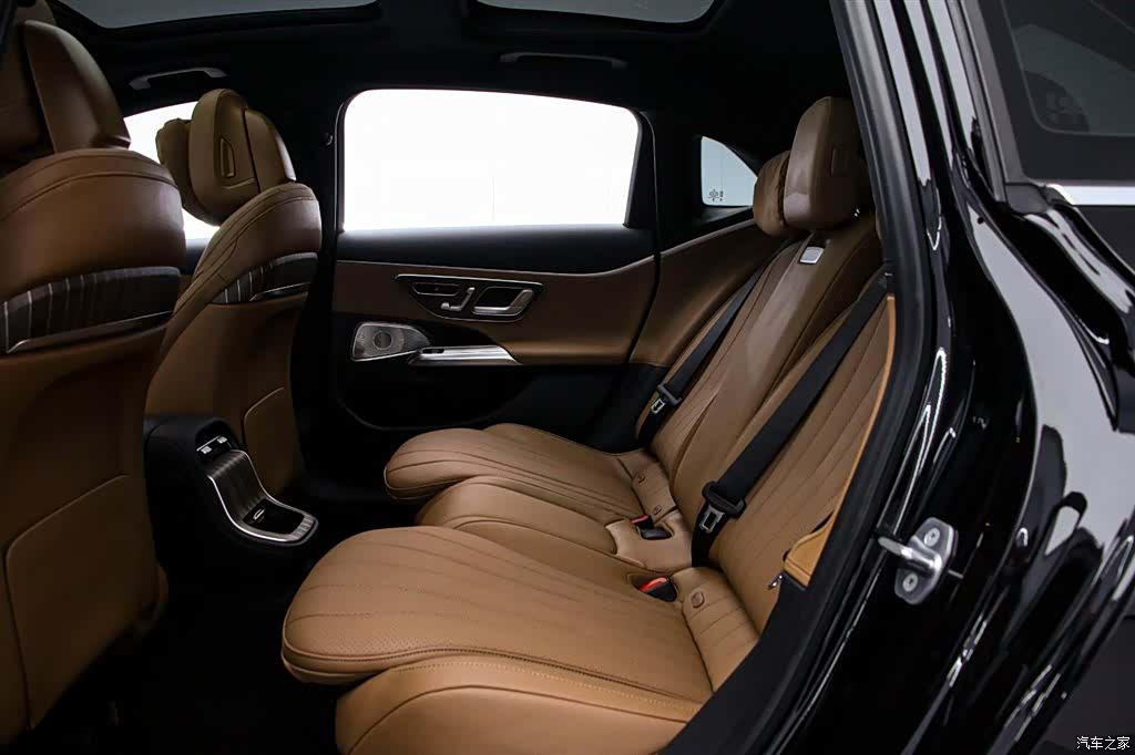 Mercedes-Benz E-Class, 2024 14