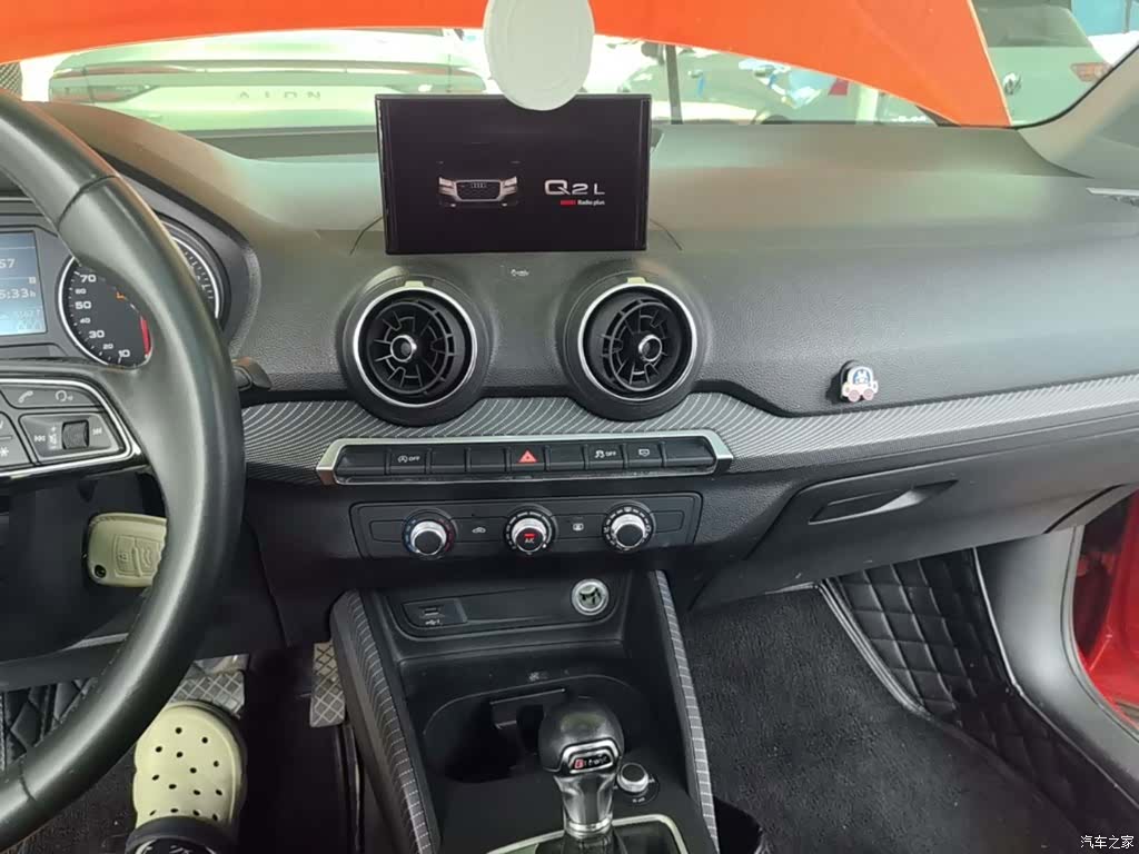 Audi Q2L, 2019 13