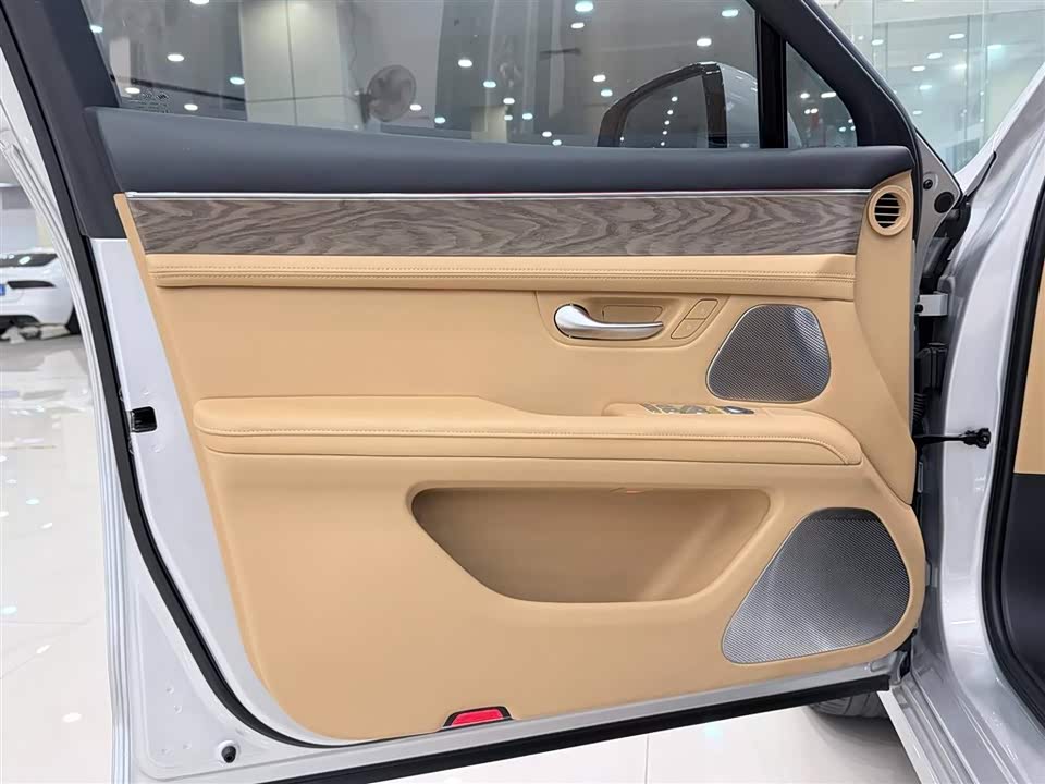 AITO Ask the world M5