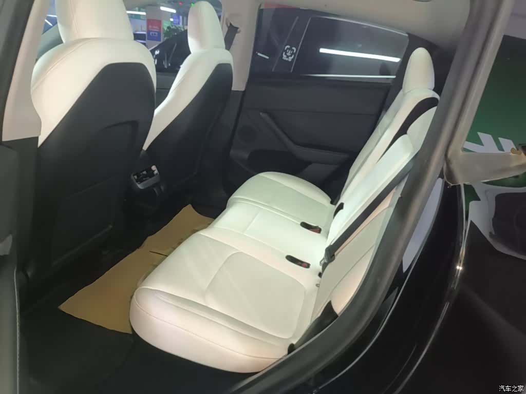 Tesla Model Y, 2023 17