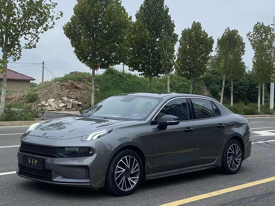 Lynk & Co 03