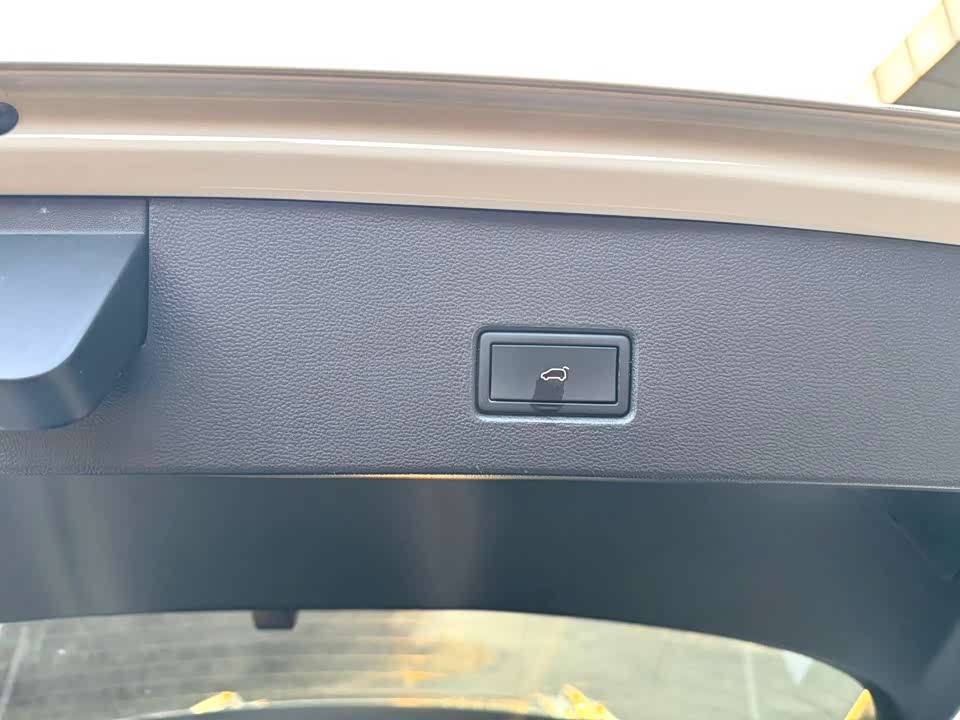 Volkswagen T-ROC exploring Songs