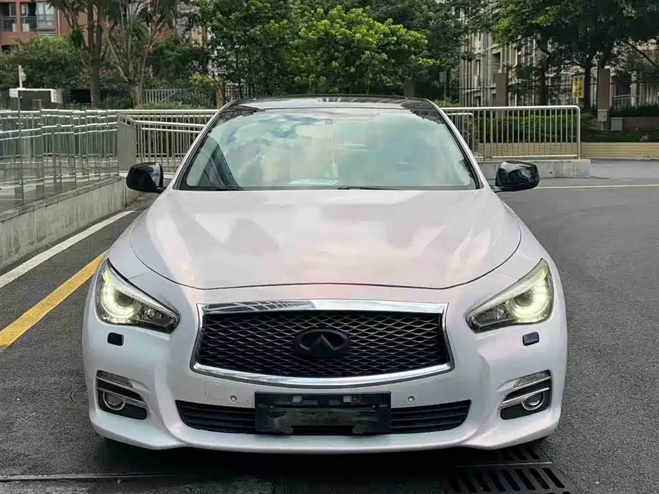 Infiniti Q50L