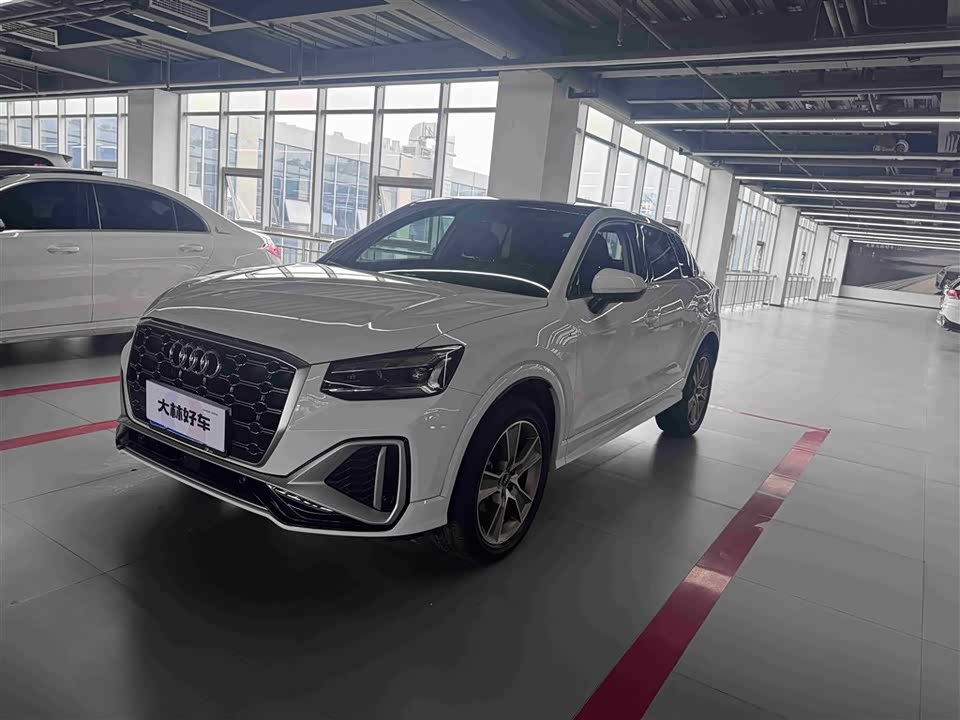 Audi Q2L