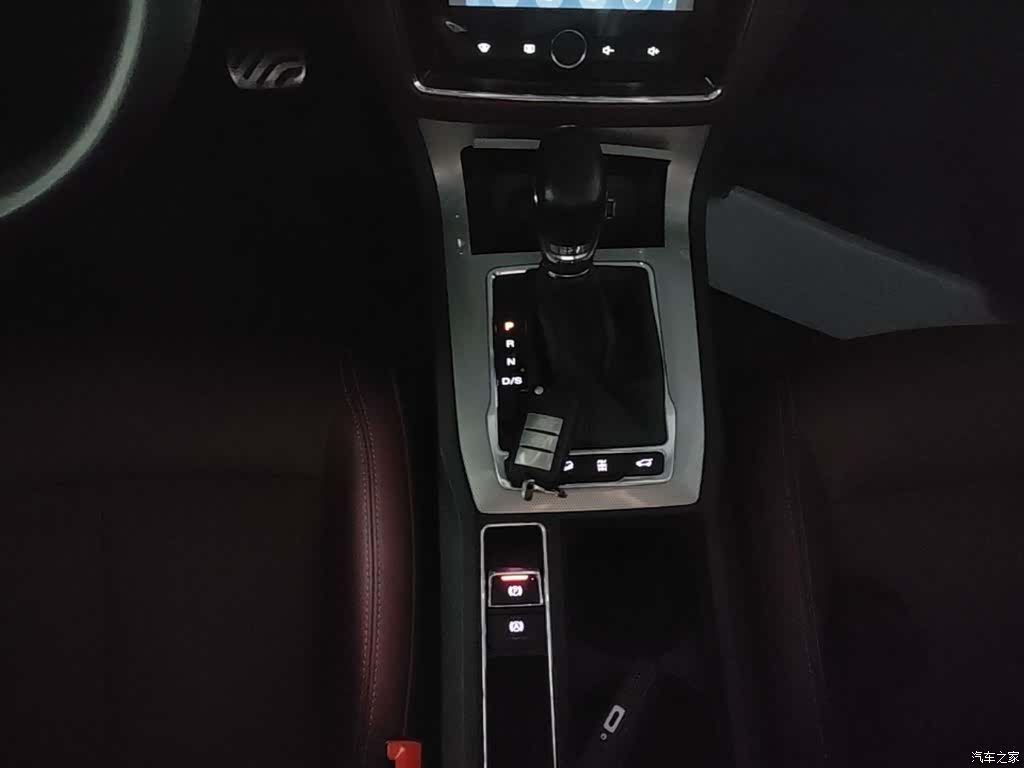 Roewe RX5, 2017 14