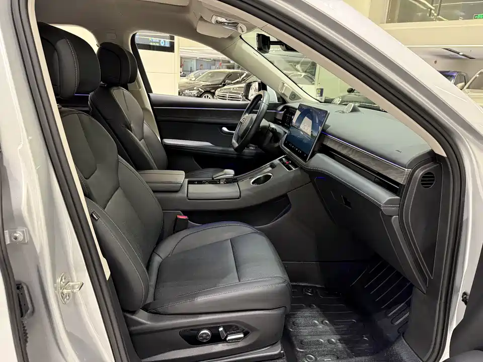 AITO Ask the world M5