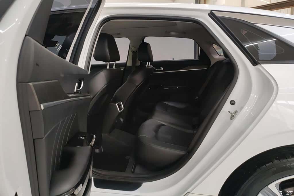 Kia K5, 2023 11