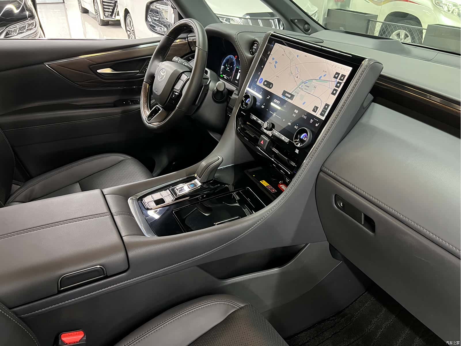 Toyota Alphard, 2024 20