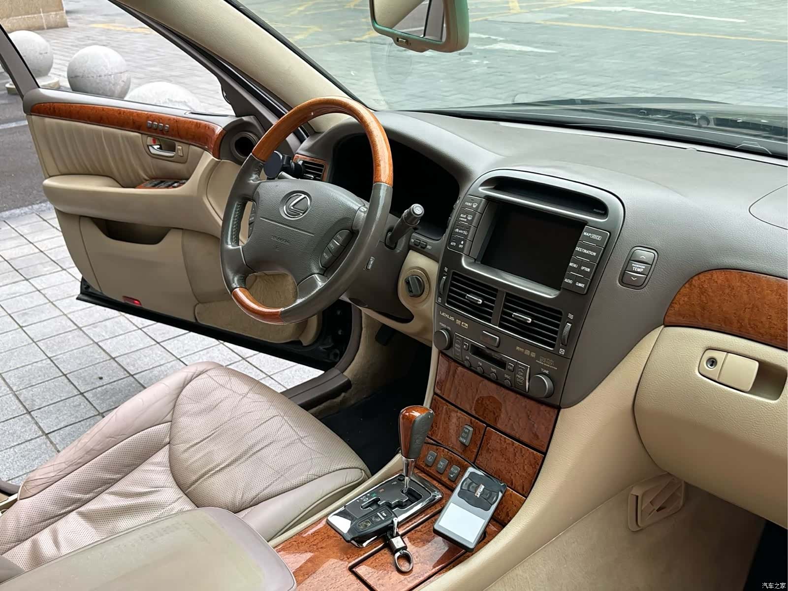 Lexus LS, 2005 13