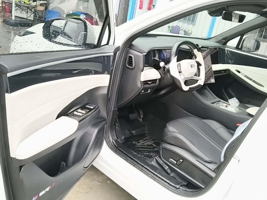 Geely Galaxy L7, 2025 12