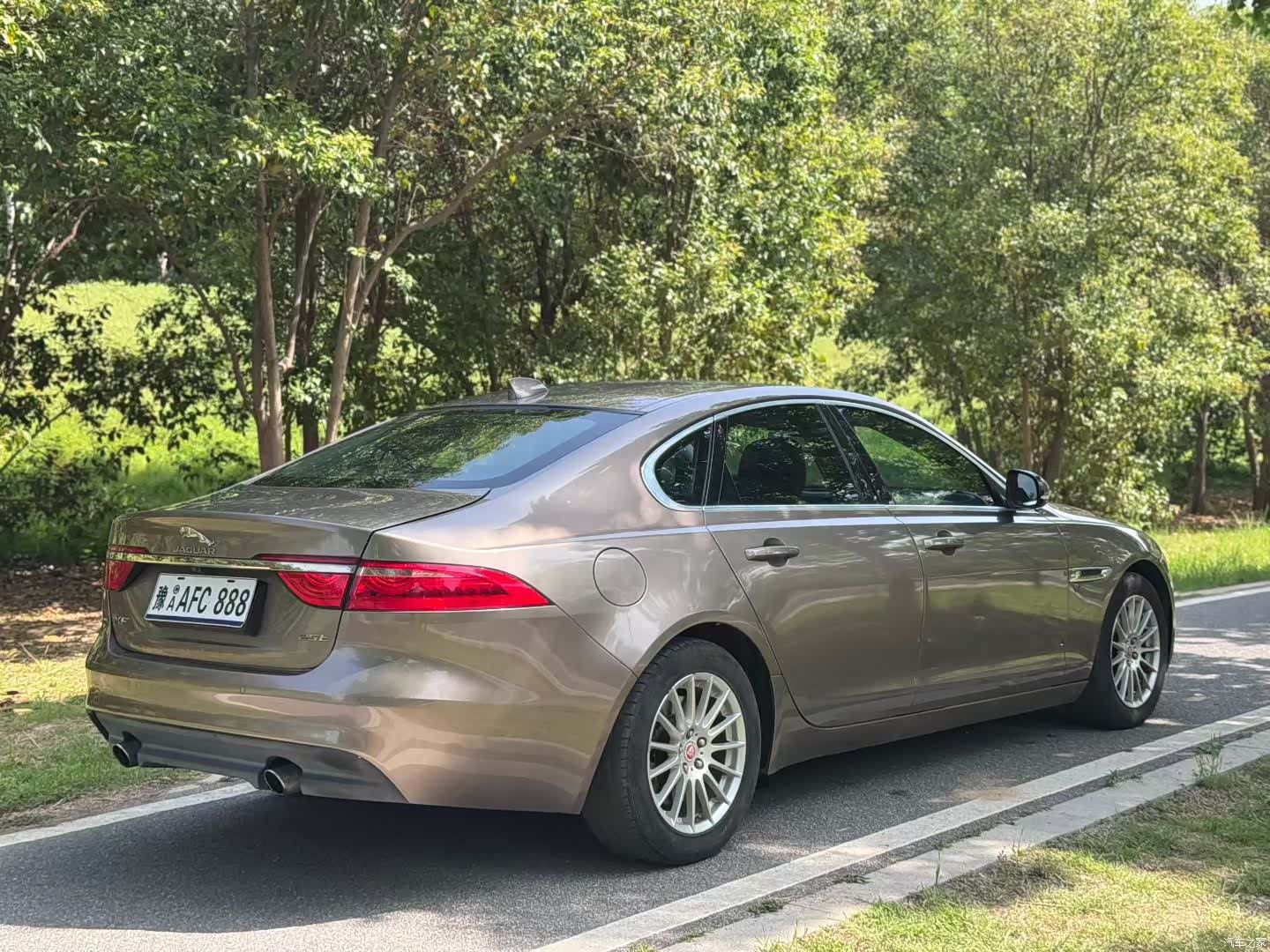 Jaguar XF, 2016 9