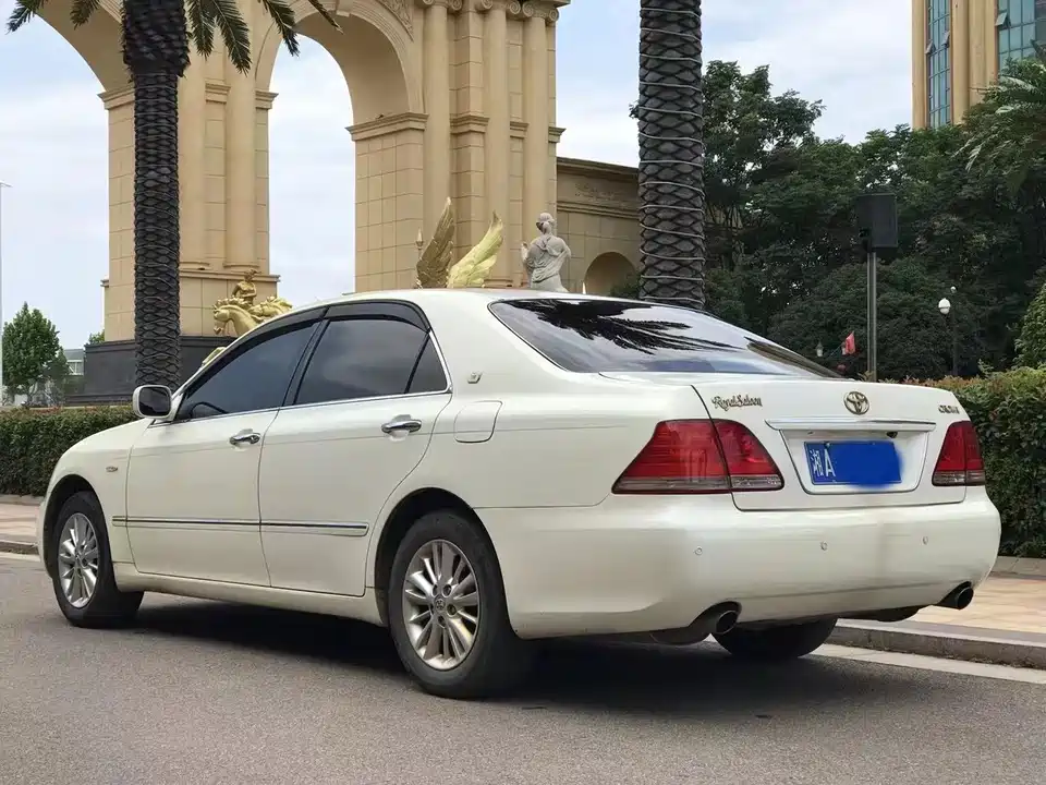 Toyota crown