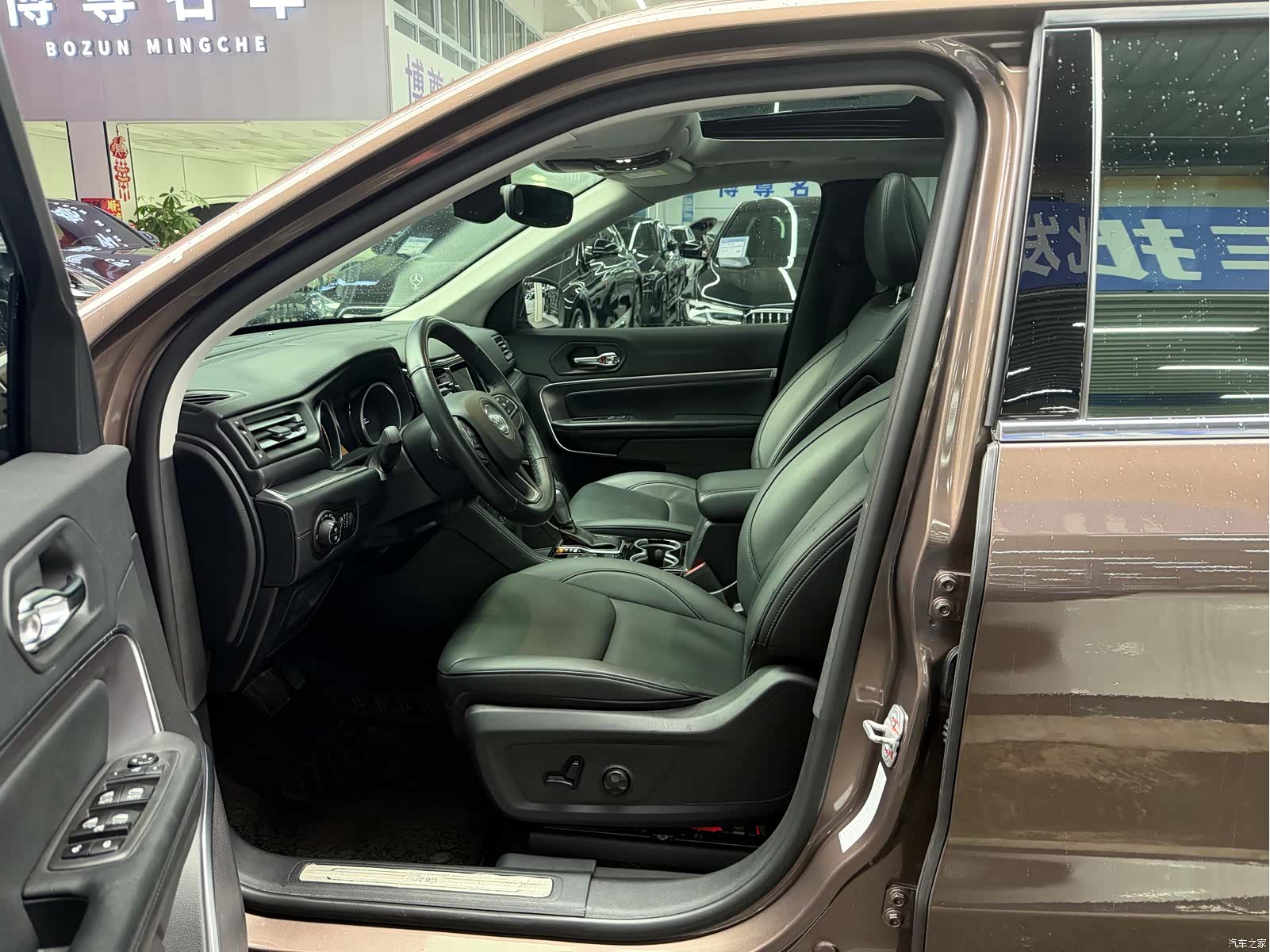 Jeep V, 2019 все фото
