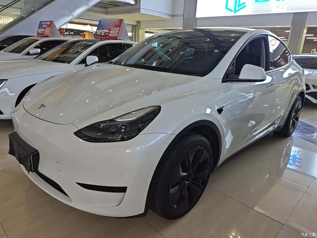 Tesla Model Y, 2024 1