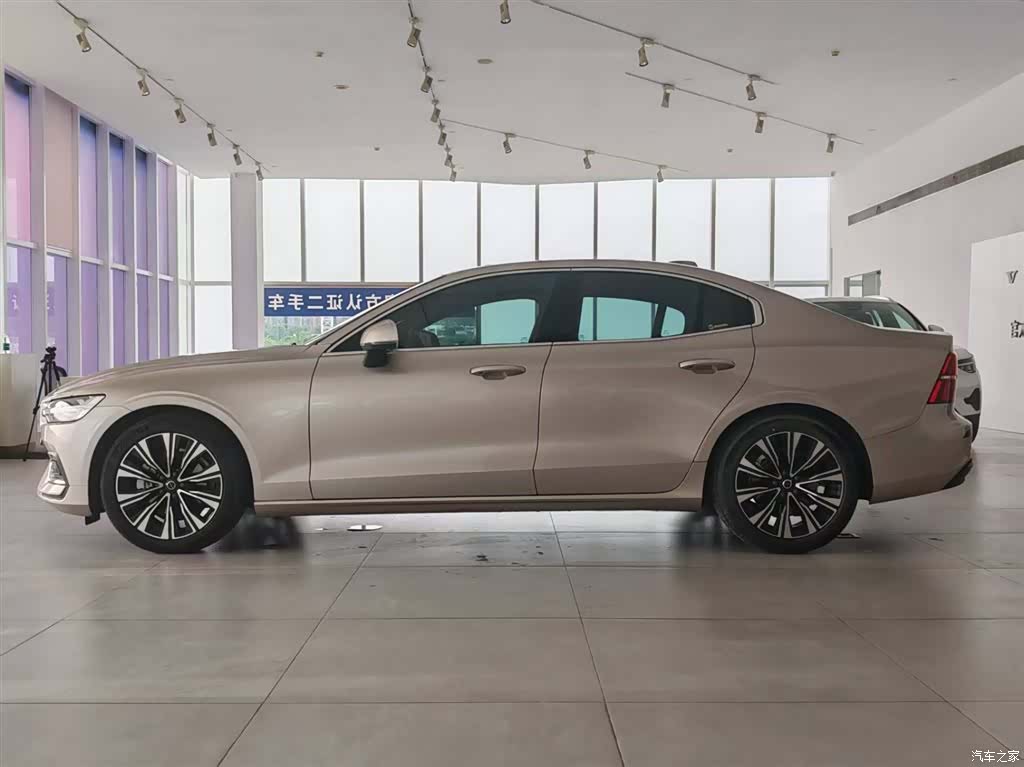 Volvo S60, 2024 4